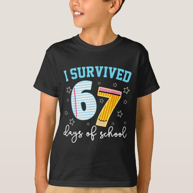 I Survived 67 Days Of School Funny Meme Teacher St T Shirt (Framsida)