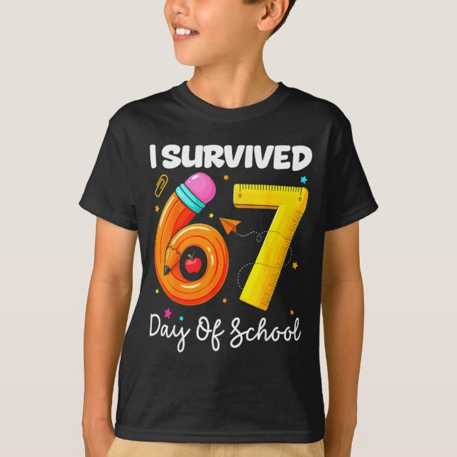 I Survived 67 Days Of School Funny Meme Teacher St T Shirt (Framsida)