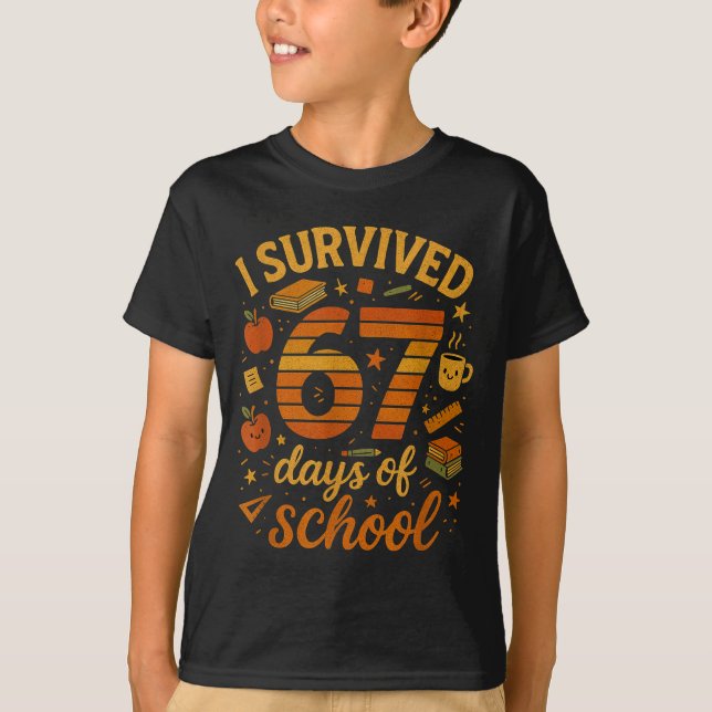I Survived 67 Days Of School _ Funny Teacher &amp; T Shirt (Framsida)
