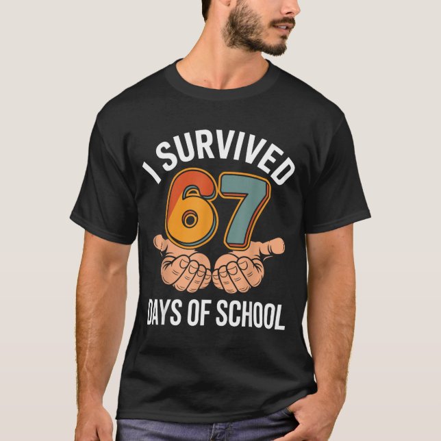 I Survived 67 Days Of School Funny Teacher And Stu T Shirt (Framsida)