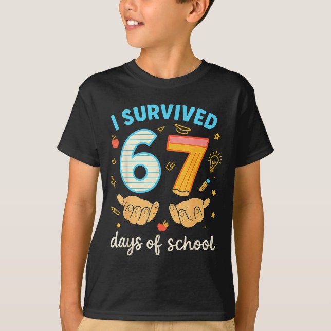 I Survived 67 Days Of School Funny Teacher Student T Shirt (Framsida)