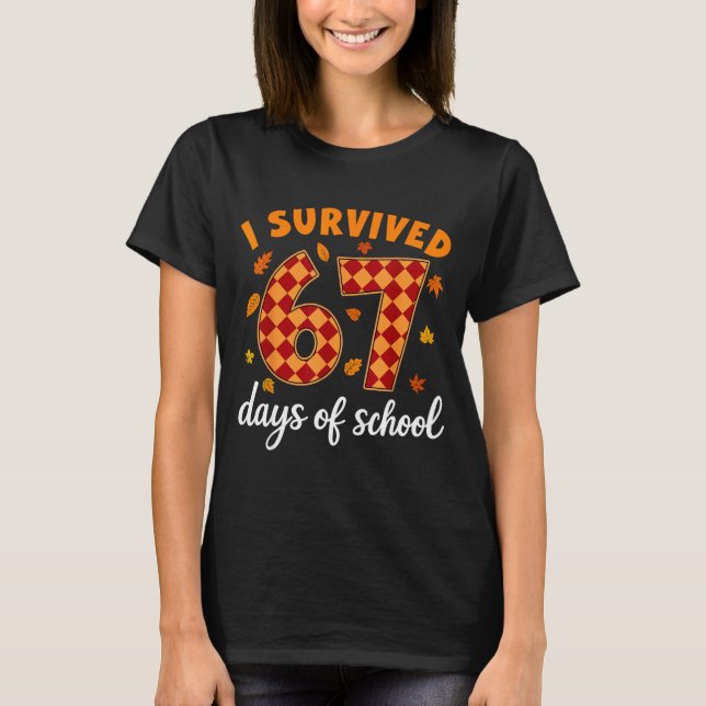 I Survived 67 Days Of School Funny Teacher Thanksg T Shirt (Framsida)