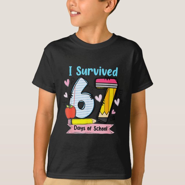 I Survived 67 Days Of School, Funny Teachers Stude T Shirt (Framsida)