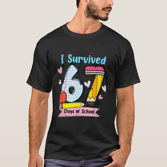 I Survived 67 Days Of School, Funny Teachers Stude T Shirt (Framsida)