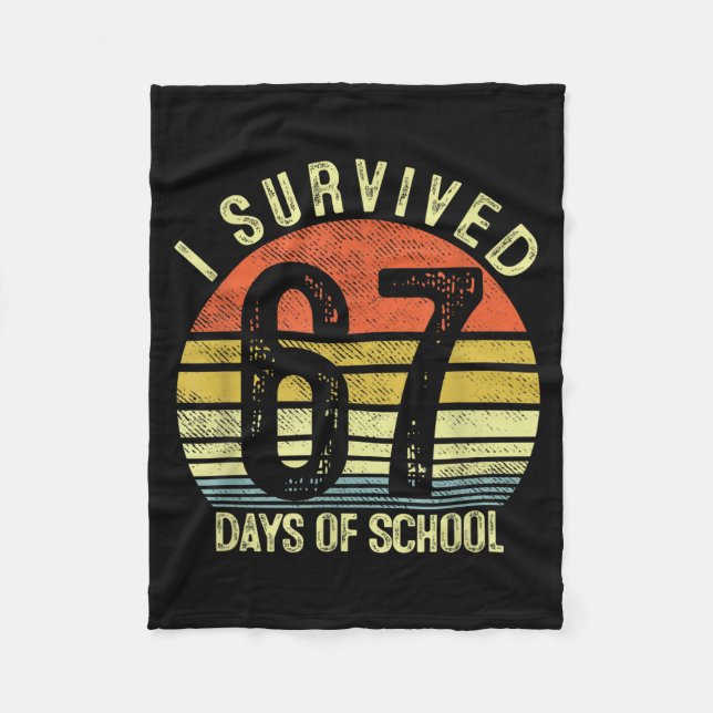 I Survived 67 Days Of School Six Seven 6 7 Teacher Fleecefilt (Framsidan)