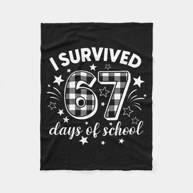 I Survived 67 Days Of School Six Seven Meme Studen Fleecefilt (Framsidan)