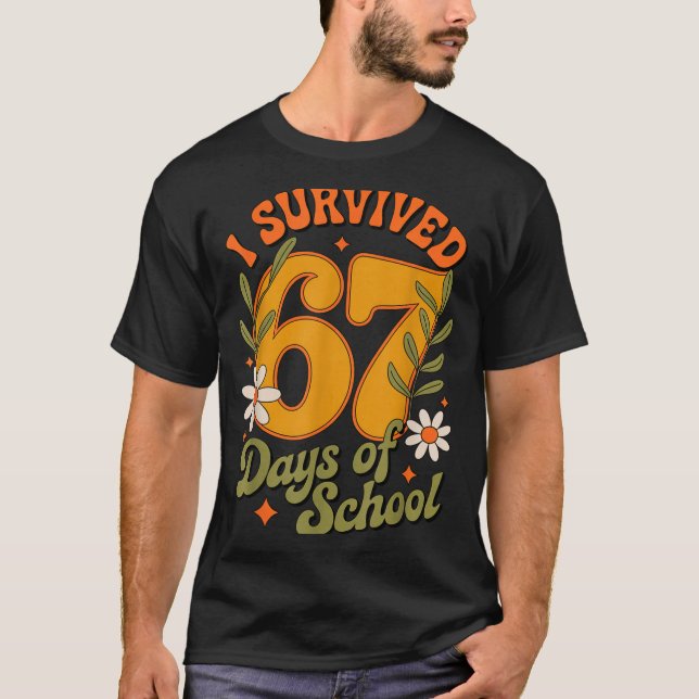 I Survived 67 Days Of School Teachers Students Ret T Shirt (Framsida)