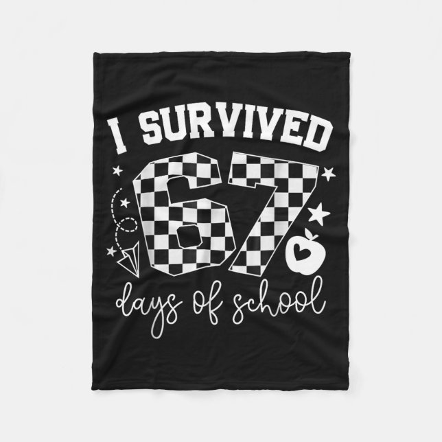 I Survived 67 Days Of School Teachers Students Six Fleecefilt (Framsidan)
