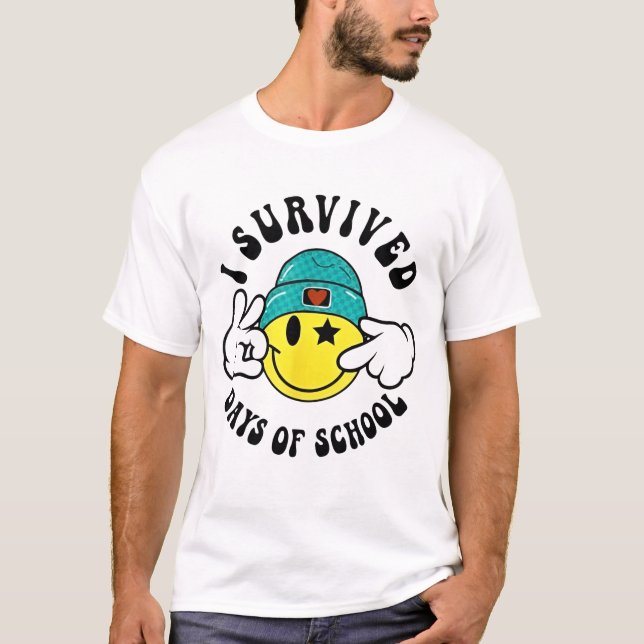 I Survived 67 Days of School Teachers Students Six T Shirt (Framsida)