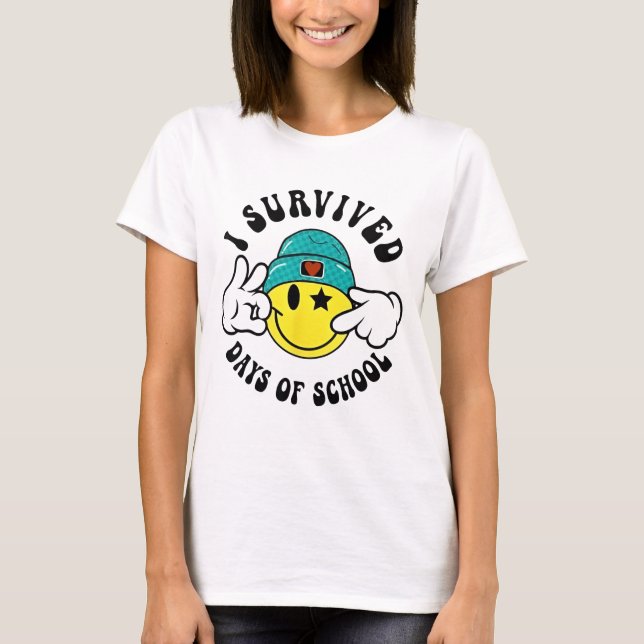 I Survived 67 Days of School Teachers Students Six T Shirt (Framsida)