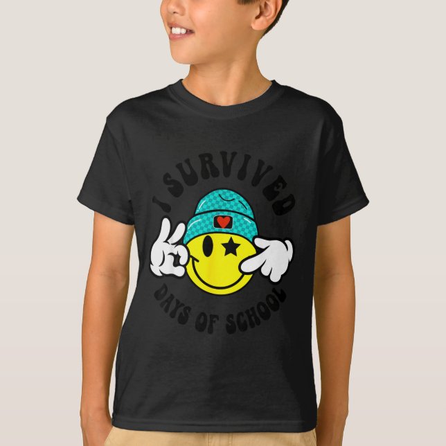 I Survived 67 Days Of School Teachers Students Six T Shirt (Framsida)
