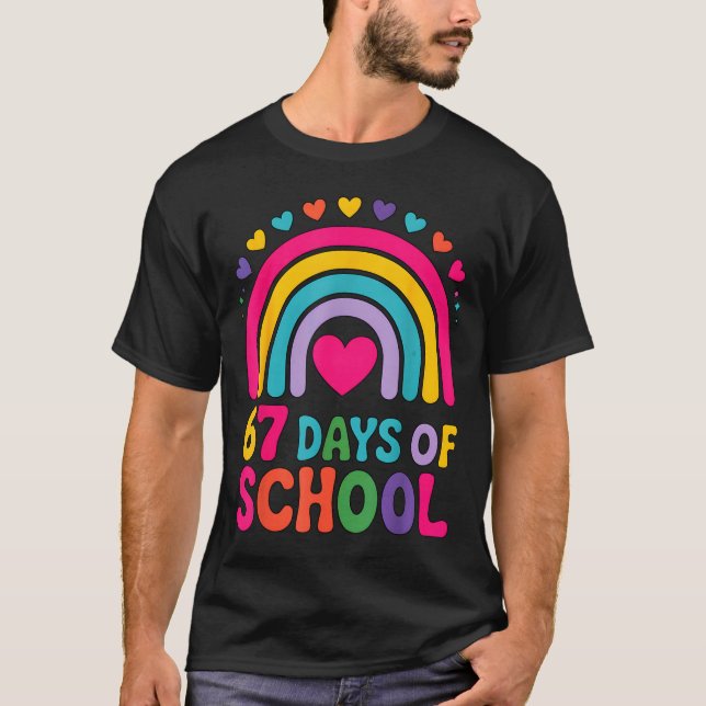 I Survived 67 Days Of School Tie Die Rainbow Lover T Shirt (Framsida)