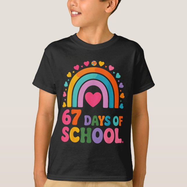 I Survived 67 Days Of School Tie Die Rainbow Lover T Shirt (Framsida)