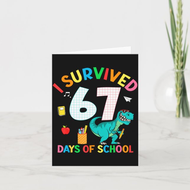 I Survived 67 Days Of School Trex Funny 67 Teacher Kort (Framsida)