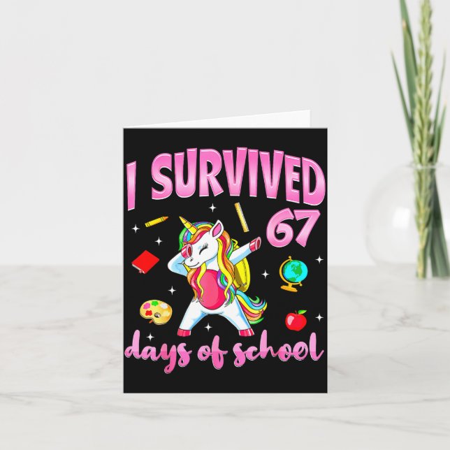 I Survived 67 Days Of School Unicorn Dabbing Teach Kort (Framsida)