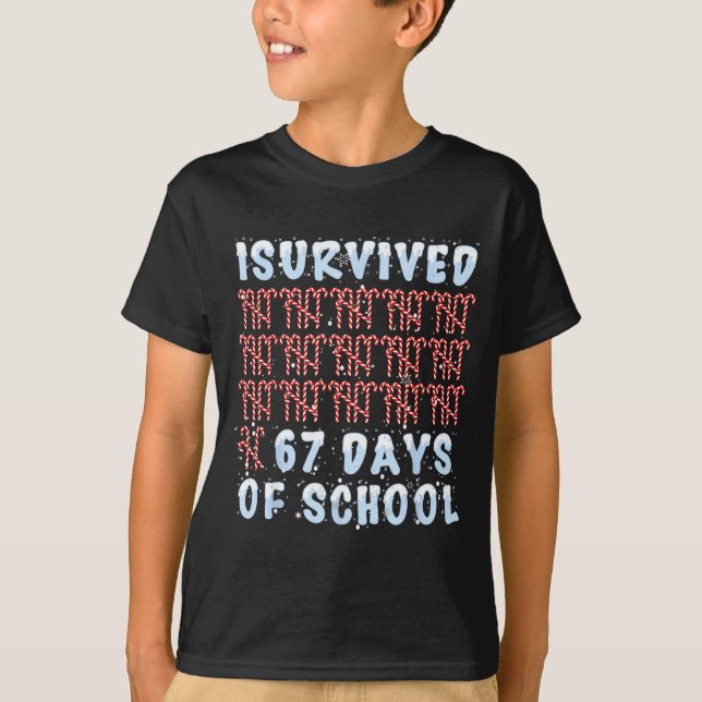 I Survived 67 Days Of School Xmas Candy Cane Tally T Shirt (Framsida)