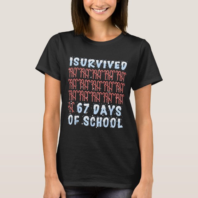 I Survived 67 Days Of School Xmas Candy Cane Tally T Shirt (Framsida)