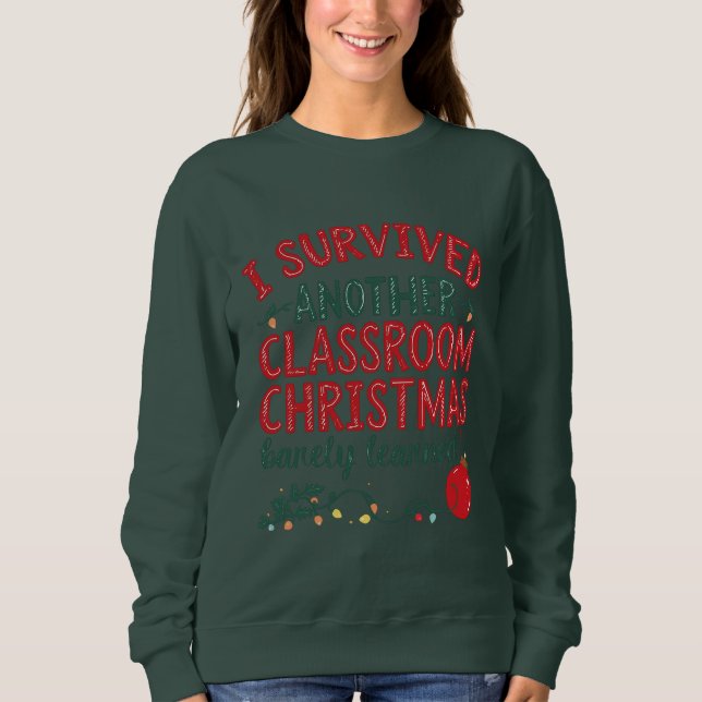 I Survived Another Classroom Christmas T Shirt (Framsida)