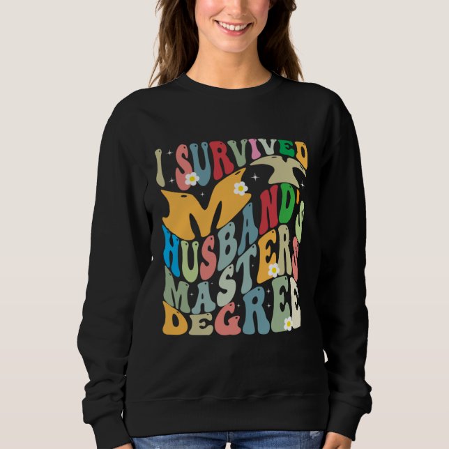 I Survived My Husband s Masters Degree Groovy Grad T Shirt (Framsida)