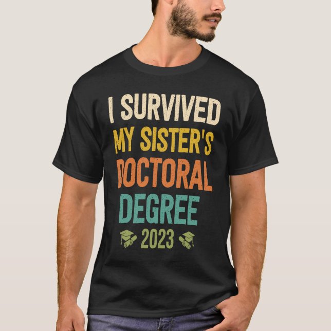 i survived my sisters doctoral degree graduation 2 t shirt (Framsida)