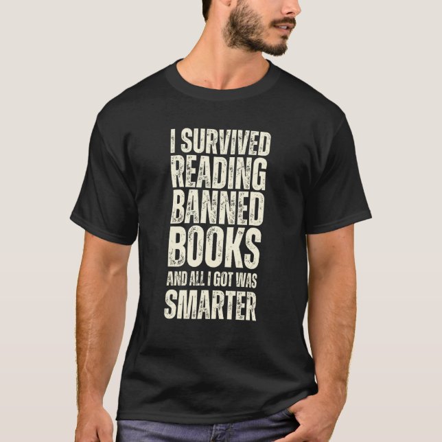 I Survived Reading Banned Books And All I Got Was  T Shirt (Framsida)