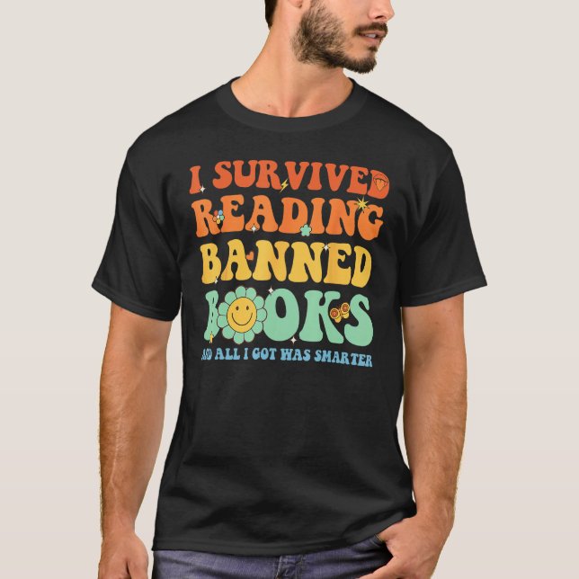 I Survived Reading Banned Books Book Bookaholic T Shirt (Framsida)