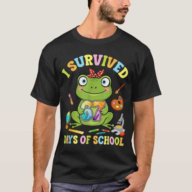 I Survived Six Seven Days Of School Cute Frog Stud T Shirt (Framsida)