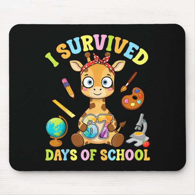 I Survived Six Seven Days Of School Cute Giraffe S Musmatta (Framsidan)