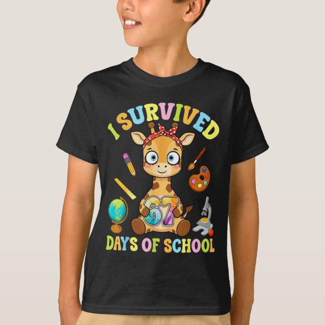 I Survived Six Seven Days Of School Cute Giraffe S T Shirt (Framsida)