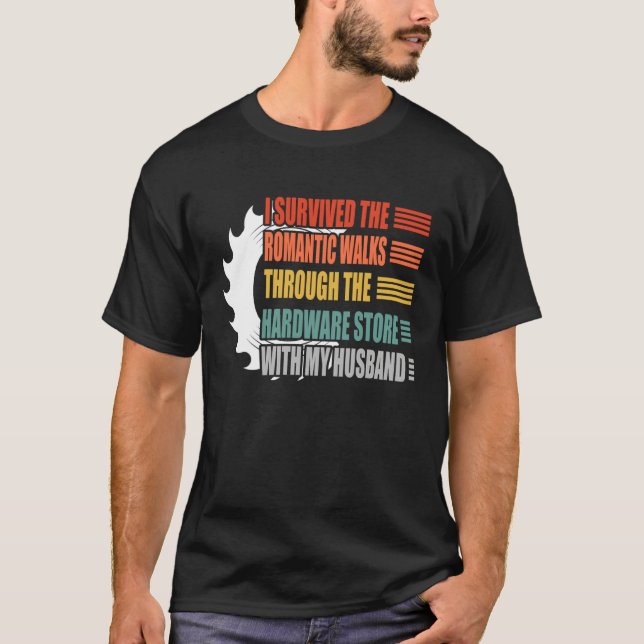 I survivied the Romantic walks through the hardwar T Shirt (Framsida)