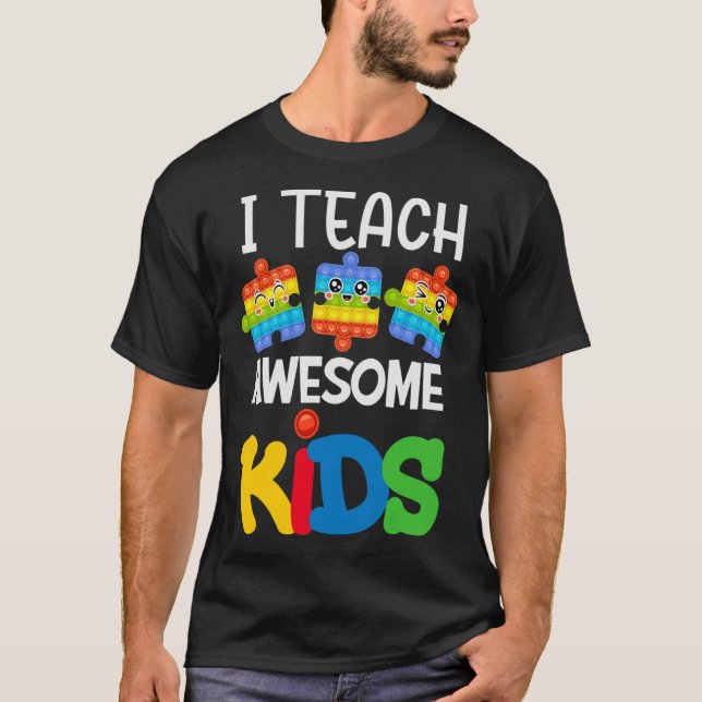 I Teach Fantastisk Kids Puzzle Biet Autism Awarene T Shirt (Framsida)