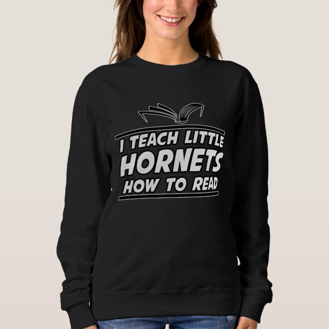 I Teach Little Hornets School Spirit Reading Teach T Shirt (Framsida)