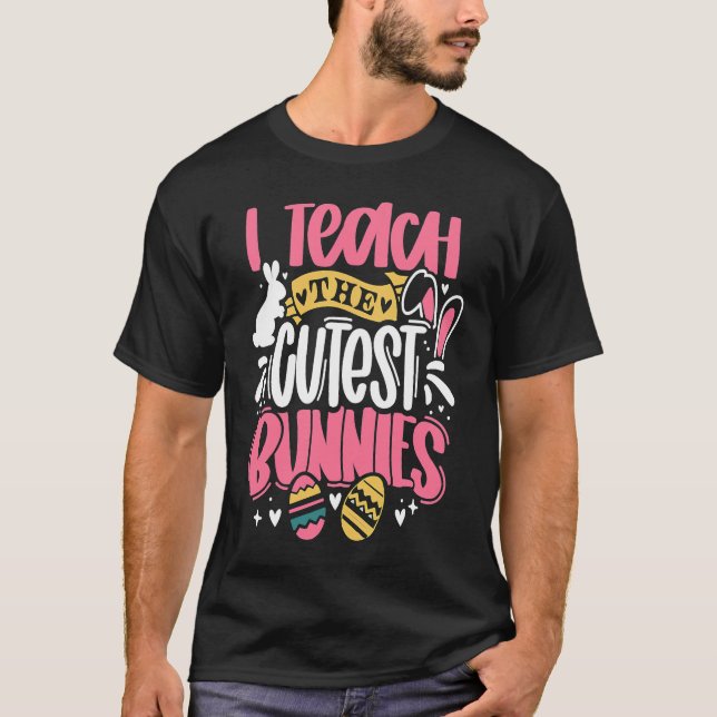 I Teach The Cutest Little Bunnies Funny Teacher Ea T Shirt (Framsida)