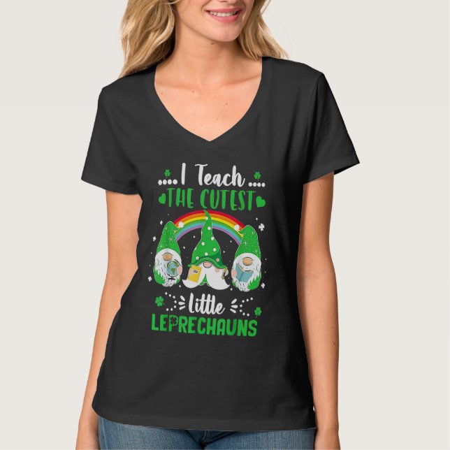 I Teach The Cutest Little Leprechauns St Patricks  T Shirt (Framsida)