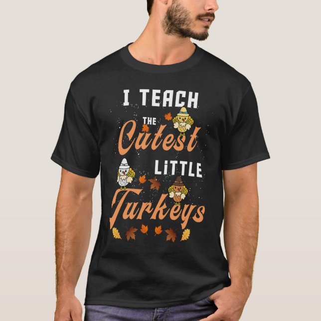 I Teach The Cutest Little Turkeys funny Thanksgivi T Shirt (Framsida)