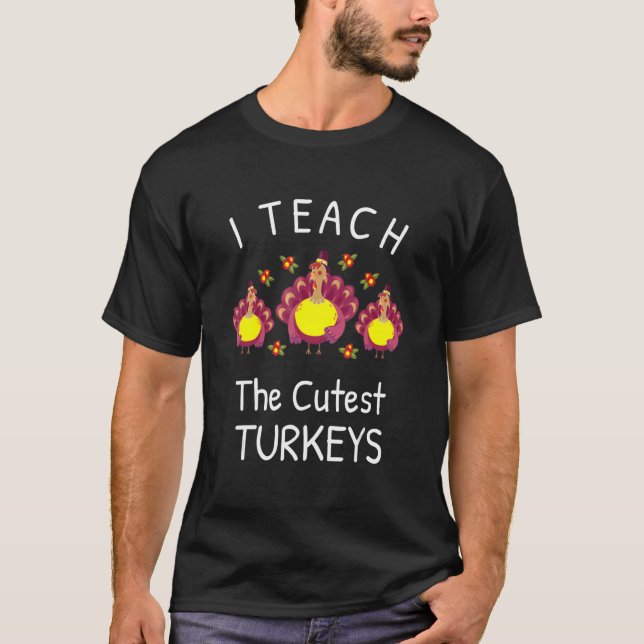 I Teach The Cutest Little Turkeys Thanksgiving Day T Shirt (Framsida)