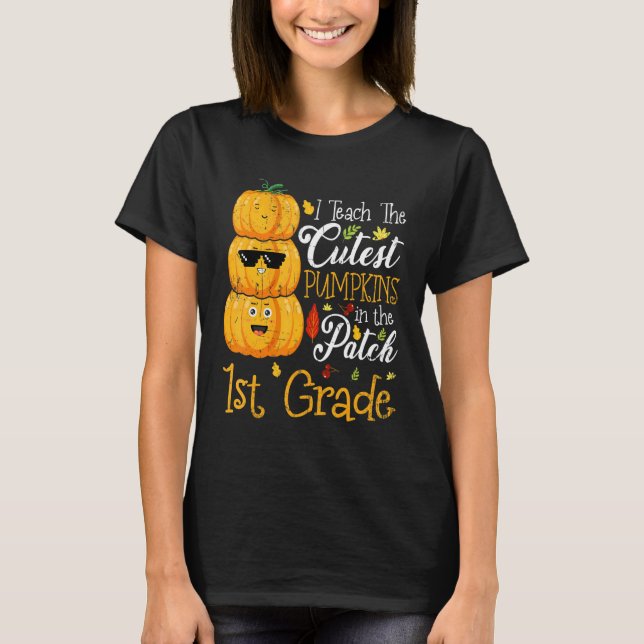 I Teach The Cutest Pumpkins In The Patch 1st Grade T Shirt (Framsida)