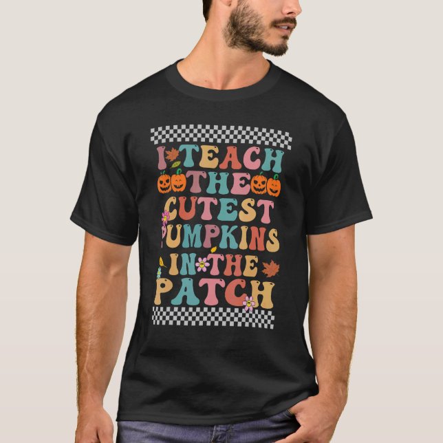 I Teach The Cutest Pumpkins In The Patch Groovy Re T Shirt (Framsida)