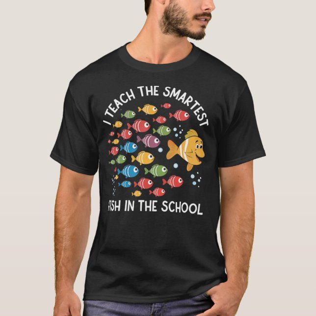 I Teach The Smartest Fish In The School Cute Funny T Shirt (Framsida)