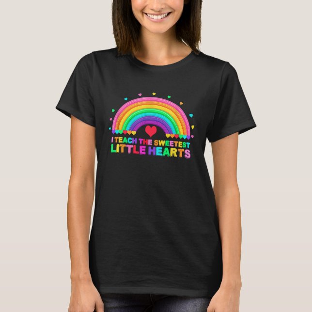 I Teach The Sweetest Hearts Rainbow Teacher Valent T Shirt (Framsida)