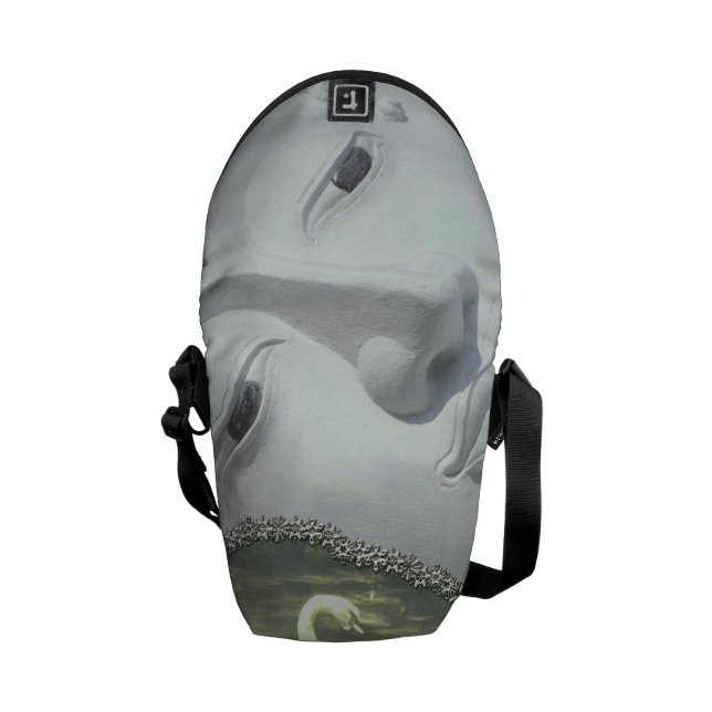 I trädgården - Quan Yin & blommor Messenger Bag (Öppen Baksida)