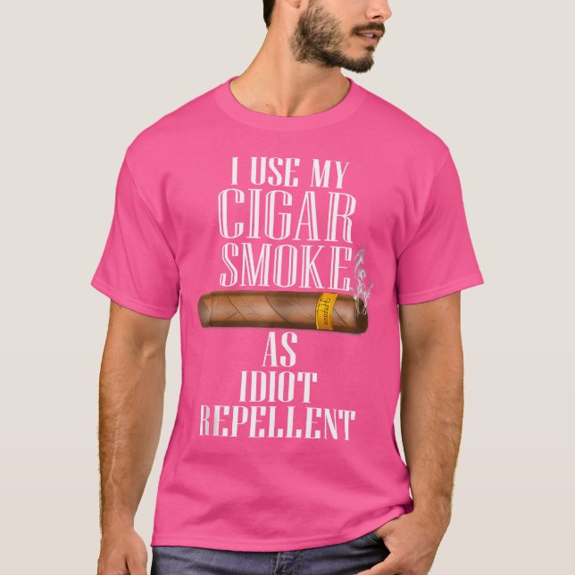 I Use My Cigar Smoke As Idiot Repellent Cigar Afic T Shirt (Framsida)