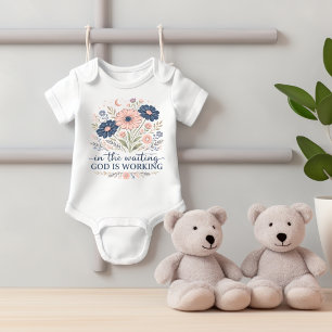 I väntan arbetar Gud baby bodysuit T Shirt