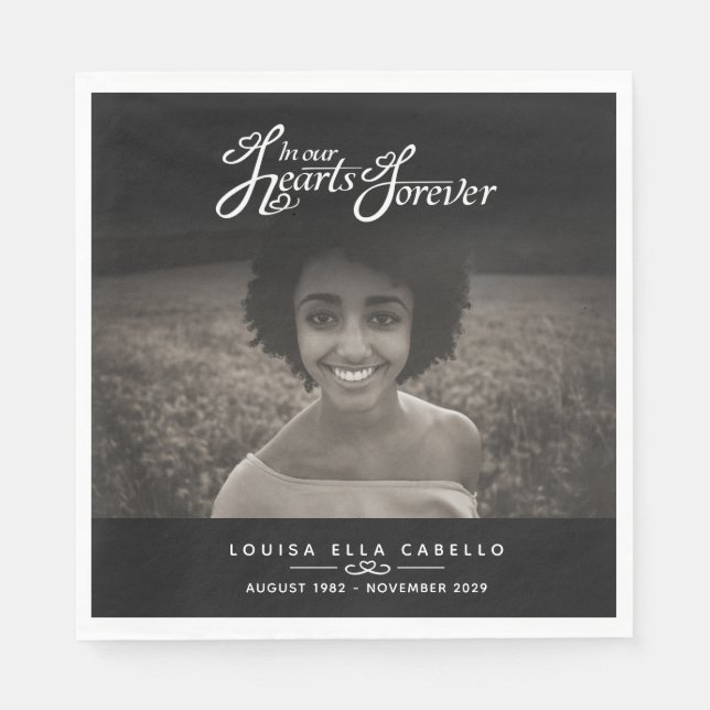 I våra hjärtan för evigt fotografera svarta begrav pappersservett (Framsidan)