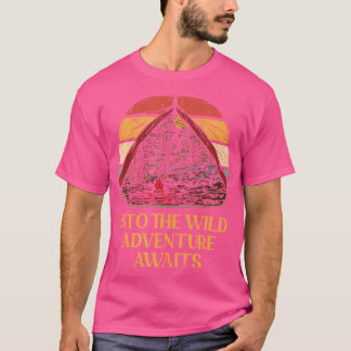 I Vilden väntar Äventyr på en camping utomhus. T Shirt