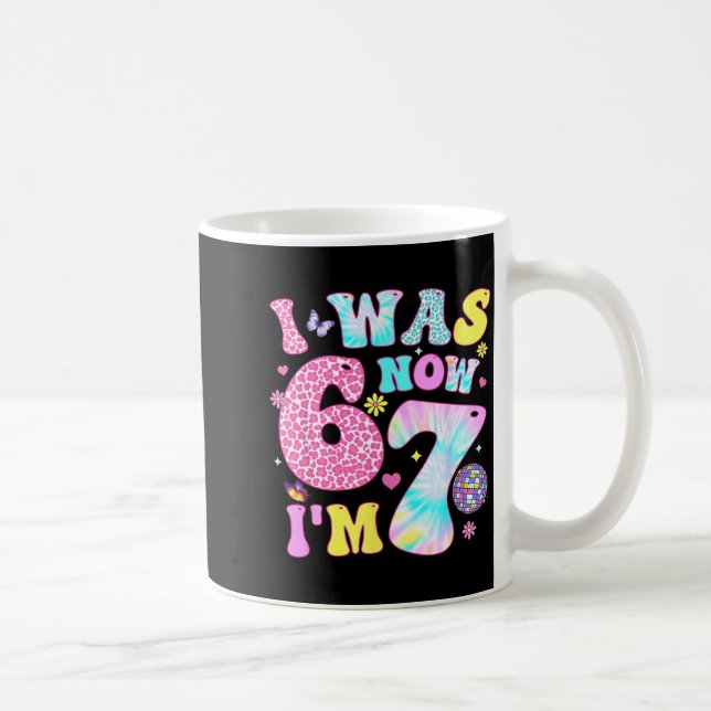 I Was 6 Now I'm 7 67 Meme Groovy Retro 7th Birthda Kaffemugg (Höger)
