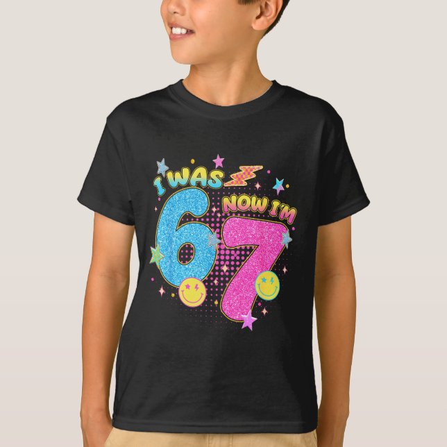 I Was 6 Now I'm 7 67 Seven Year Old Birthday Girls T Shirt (Framsida)