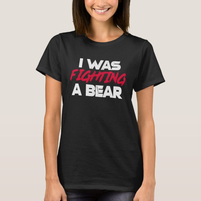 I Was Fighting A Bear  Broken Bone Injury Recovery T Shirt (Framsida)