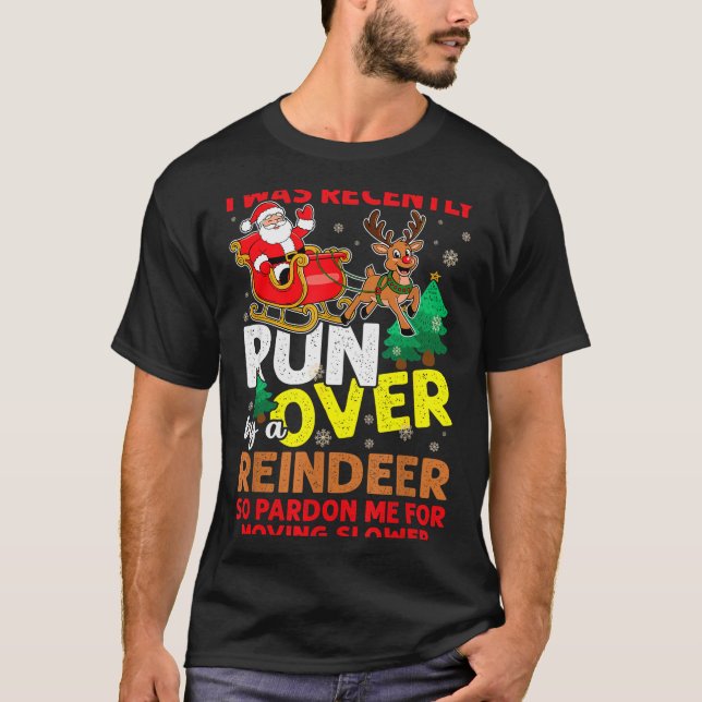 I Was Recently Run Over By A Reindeer Christmas  T Shirt (Framsida)