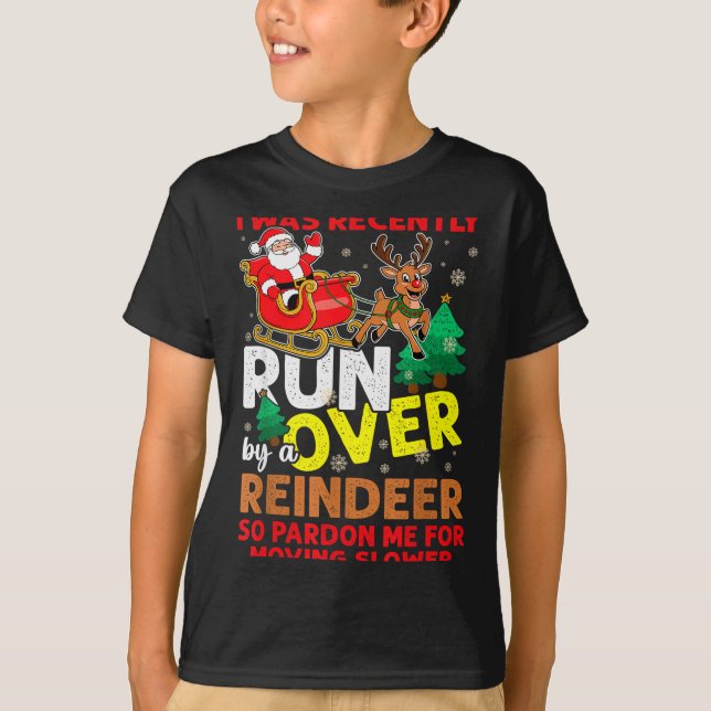 I Was Recently Run Over By A Reindeer Christmas  T Shirt (Framsida)